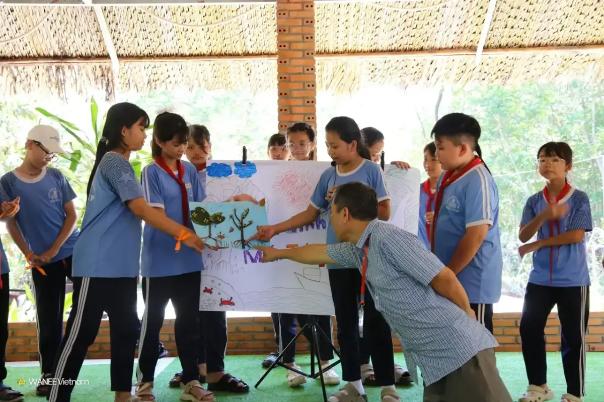 Học sinh trình bày sản phẩm nhóm
