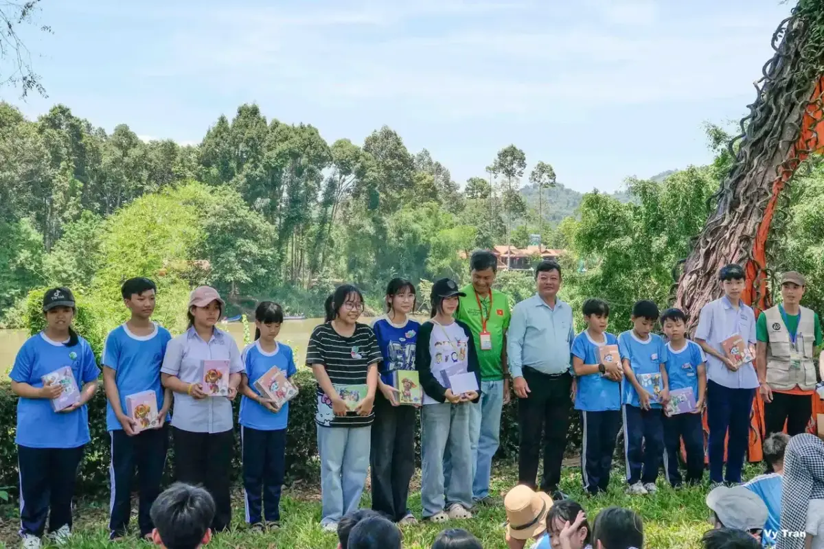WANEE cùng các em học sinh tại BirdRace For Kids